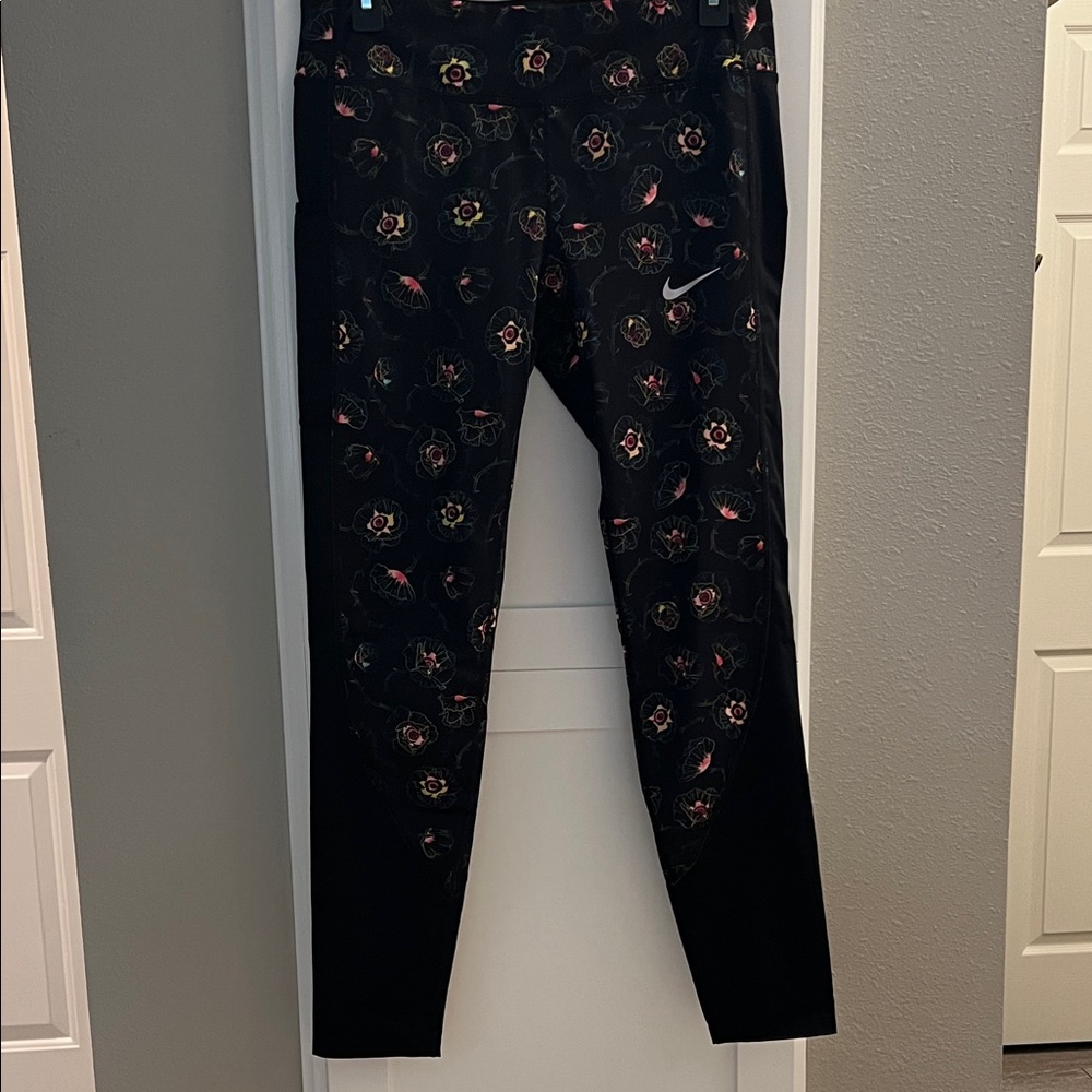 Nike women’s Leggings with Floral Pattern - Black and Pink